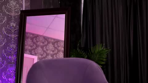 Snapshot of ravenbelrose chatting on November 2025 10:18:01 AM Rosa online show from November 2025 10:18:01 AM