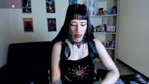 Snapshot of ravenelle_ chatting on April 2026 10:37:02 PM ravenelle_ online show from April 2026 10:37:02 PM