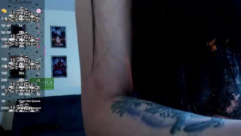 Snapshot of ravenelle_ chatting on May 2026 10:47:01 PM ravenelle_ online show from May 2026 10:47:01 PM