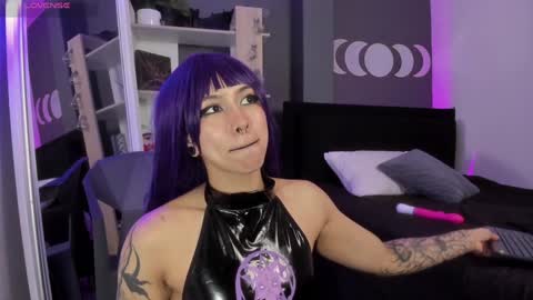 Snapshot of ravenwitch_ chatting on January 2025 12:17:01 AM Raven Witch online show from January 2025 12:17:01 AM