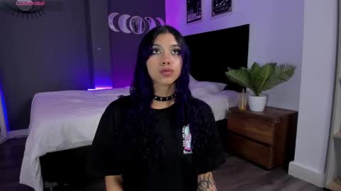Snapshot of ravenwitch_ chatting on February 2025 09:14:02 PM Raven Witch online show from February 2025 09:14:02 PM