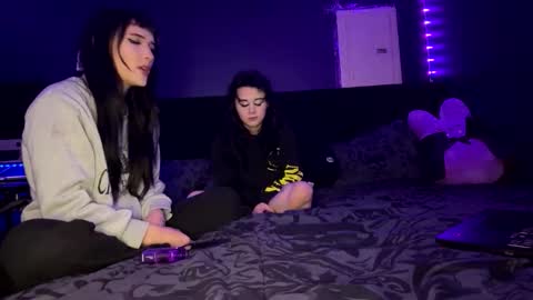 Ravyn and Nyx online show from December 2025 04:42:02 AM