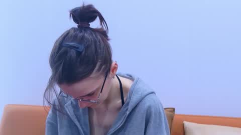 Ray-Ray online show from December 2025 02:51:01 AM