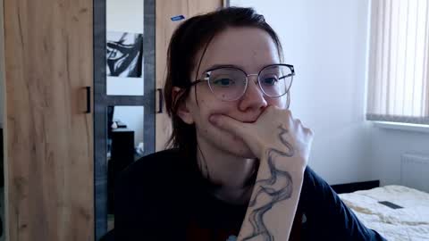 Snapshot of ray_lol chatting on April 2026 09:04:01 AM Ray-Ray online show from April 2026 09:04:01 AM