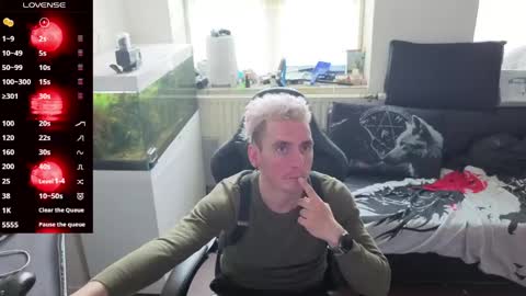 Rayzel White online show from May 2026 11:37:01 AM