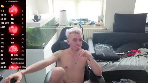 Rayzel White online show from May 2026 08:32:02 AM