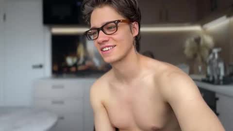 AliceEve online show from March 2025 09:21:01 AM