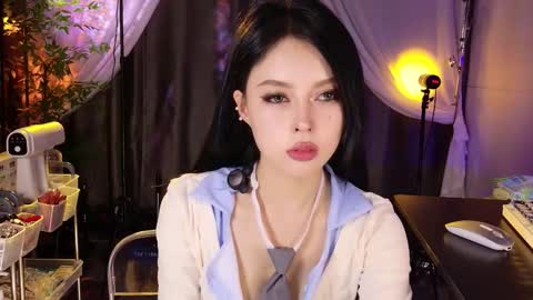 reaowna___ online show from November 2025 02:50:01 PM