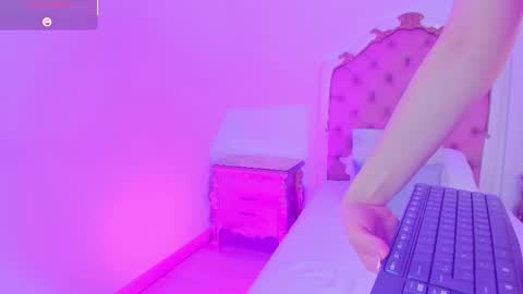 Rebeca Whatsson online show from November 2025 11:31:02 AM