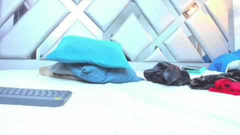 rebeccamitchell_ online show from April 2026 06:10:01 PM