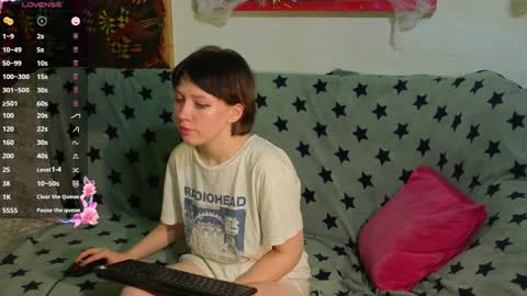 Lara online show from November 2025 10:10:02 PM