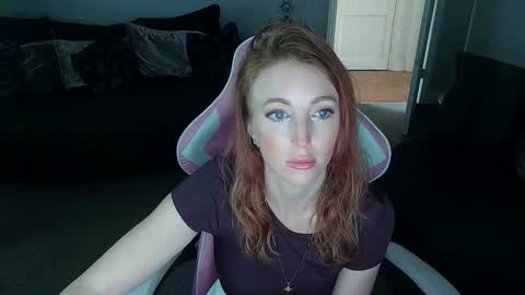 Snapshot of red_firesquirt chatting on May 2026 05:19:01 PM Red - online show from May 2026 05:19:01 PM