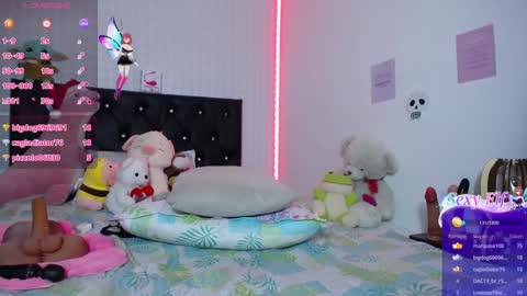 Snapshot of red_girlofficial chatting on December 2024 04:26:01 AM Taliana online show from December 2024 04:26:01 AM