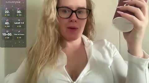 Snapshot of red_head_rosie_69 chatting on February 2025 02:25:01 PM Rosie online show from February 2025 02:25:01 PM