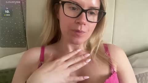 Snapshot of red_head_rosie_69 chatting on February 2025 12:48:01 PM Rosie online show from February 2025 12:48:01 PM