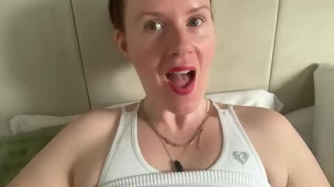 Snapshot of red_head_rosie_69 chatting on October 2025 08:04:02 AM Rosie online show from October 2025 08:04:02 AM