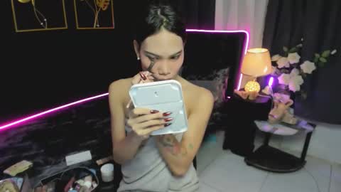 Snapshot of red_linn chatting on November 2025 01:50:02 AM danika linn online show from November 2025 01:50:02 AM