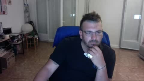 redbonezzzz online show from May 2026 10:04:01 PM