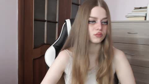 Snapshot of redhead_rabbit chatting on April 2026 02:36:01 AM Lily online show from April 2026 02:36:01 AM