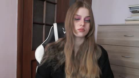 Snapshot of redhead_rabbit chatting on May 2026 02:19:01 AM Lily online show from May 2026 02:19:01 AM