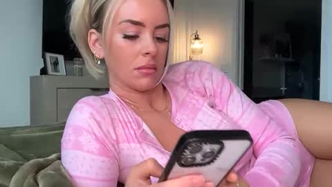 Snapshot of reecemariexx chatting on February 2026 05:00:01 PM reecemariexx online show from February 2026 05:00:01 PM