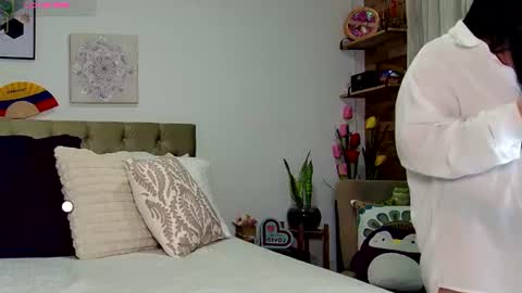 Yanella online show from July 2026 12:34:01 PM