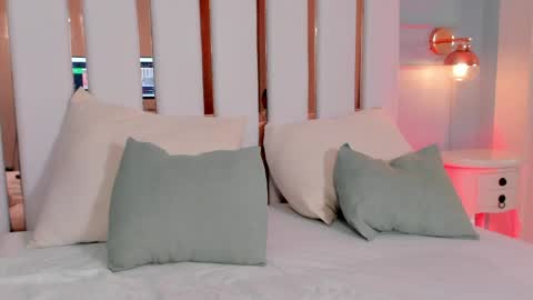 Regina  online show from April 2026 04:43:01 AM