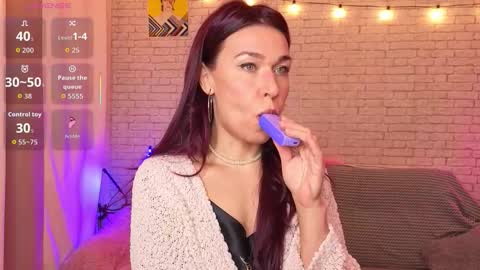 ReginaHawkinss online show from December 2025 12:01:02 PM