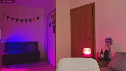 ReginaHawkinss online show from May 2026 09:51:02 AM