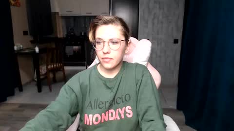 Regina online show from September 2025 11:32:02 PM