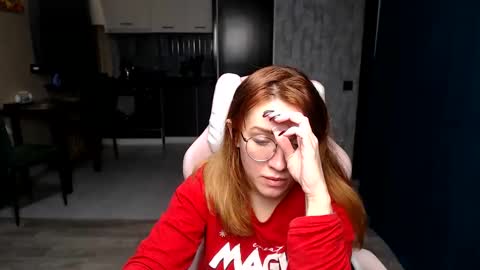 Regina online show from October 2025 01:51:02 AM