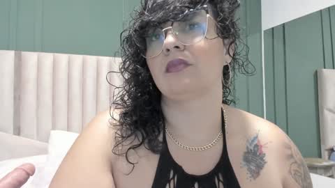 reginavegaa online show from February 2025 11:44:02 AM