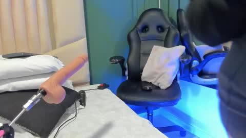 reginavegaa online show from February 2025 05:57:01 PM