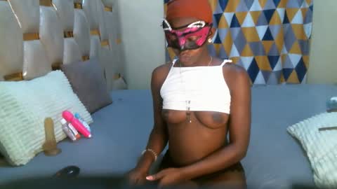 remmyqueen online show from April 2026 01:42:02 AM