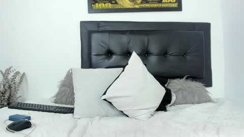 Laura online show from January 2025 10:08:02 PM