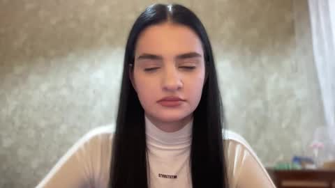 Renata online show from September 2025 12:43:02 PM