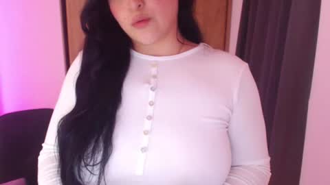 Snapshot of renata_ruiz chatting on June 2026 06:12:01 AM online show from June 2026 06:12:01 AM