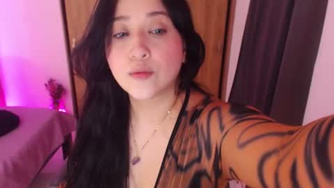 Snapshot of renata_ruiz chatting on June 2026 04:19:02 AM online show from June 2026 04:19:02 AM