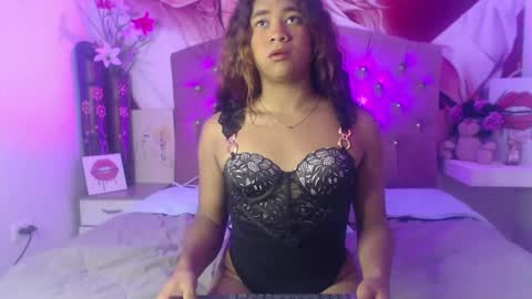 Snapshot of renata_valentina chatting on April 2026 06:40:01 AM RENATA VALENTINA online show from April 2026 06:40:01 AM