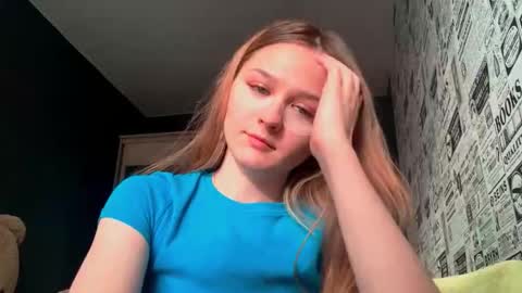Snapshot of renaypoulsen chatting on October 2025 04:43:01 AM Sasha online show from October 2025 04:43:01 AM