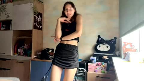 Mia online show from April 2026 10:02:02 AM