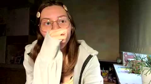 Mia online show from April 2026 02:45:02 PM