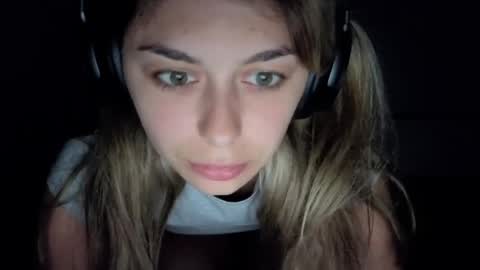 Snapshot of renee_loah chatting on May 2026 08:38:02 PM renee_loah online show from May 2026 08:38:02 PM