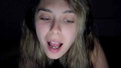 Snapshot of renee_loah chatting on May 2026 11:22:02 PM renee_loah online show from May 2026 11:22:02 PM
