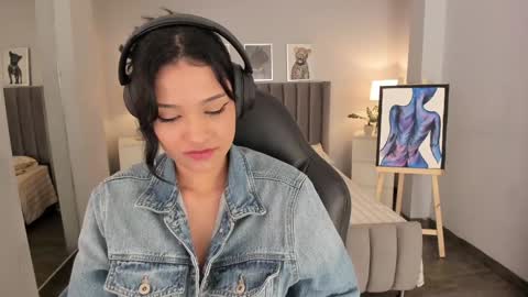 Snapshot of renee_shelby_ chatting on December 2024 12:19:02 AM Renee Shelby online show from December 2024 12:19:02 AM