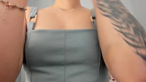 Snapshot of renee_shelby_ chatting on February 2025 09:33:01 PM Renee Shelby online show from February 2025 09:33:01 PM