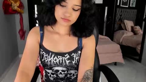 Snapshot of renee_shelby_ chatting on December 2025 08:39:02 PM Renee Shelby online show from December 2025 08:39:02 PM