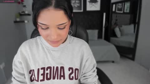 Snapshot of renee_shelby_ chatting on January 2026 08:01:02 PM Renee Shelby online show from January 2026 08:01:02 PM