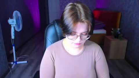 Snapshot of renee_turner chatting on December 2024 08:00:01 AM renee_turner online show from December 2024 08:00:01 AM
