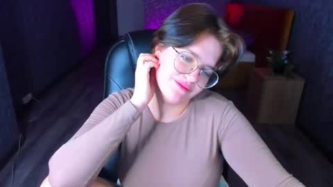 Snapshot of renee_turner chatting on December 2024 02:11:02 PM renee_turner online show from December 2024 02:11:02 PM